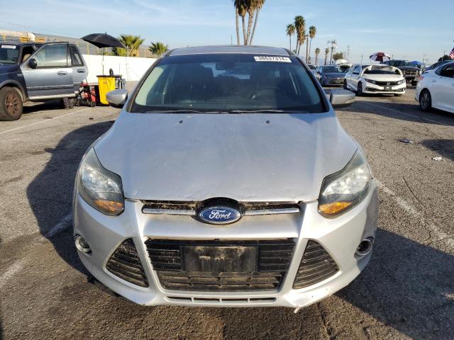 1FAHP3N22CL189575 - 2010 FORD FOCUS TITANIUM SILVER photo 5