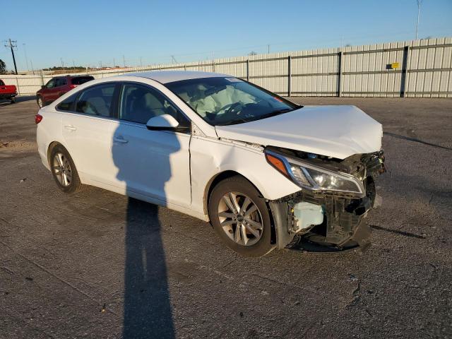 5NPE24AF4HH543814 - 2017 HYUNDAI SONATA SE WHITE photo 4