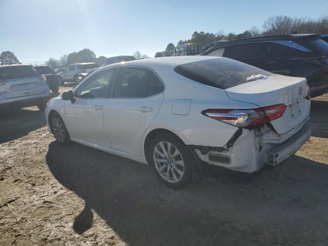 JTNB11HK9J3034029 - 2018 TOYOTA CAMRY L WHITE photo 2