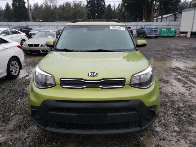 KNDJN2A23H7881572 - 2017 KIA SOUL GREEN photo 5