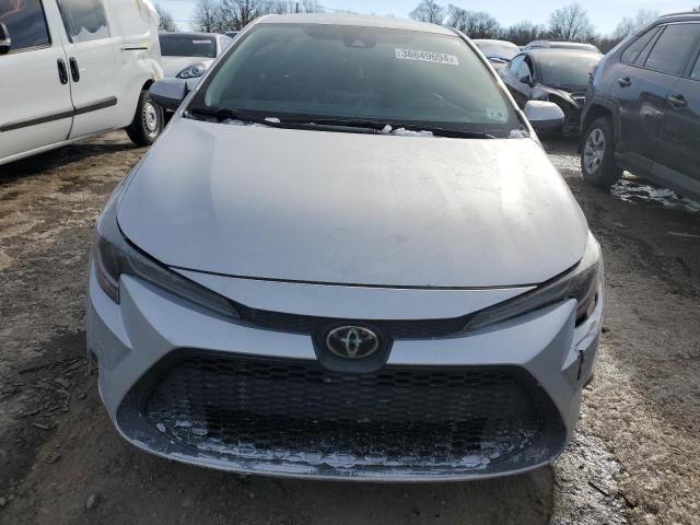 5YFEPMAE6MP186108 - 2021 TOYOTA COROLLA LE SILVER photo 5