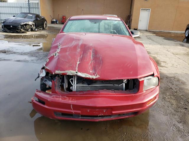 1ZVFT80N765199827 - 2006 FORD MUSTANG RED photo 5