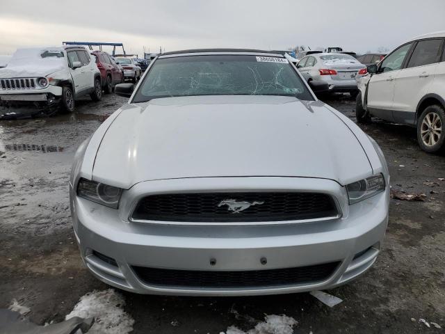 1ZVBP8EM0D5237057 - 2013 FORD MUSTANG SILVER photo 5