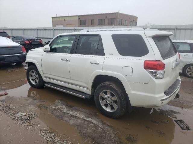 JTEBU5JR2C5109117 - 2012 TOYOTA 4RUNNER SR5 WHITE photo 2