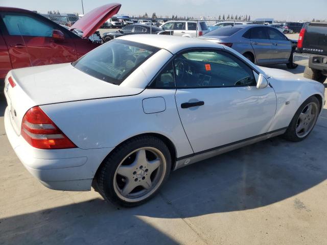 WDBKK47F8YF159828 - 2000 MERCEDES-BENZ SLK 230 KOMPRESSOR WHITE photo 3