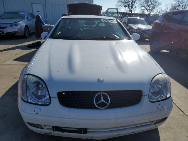 WDBKK47F8YF159828 - 2000 MERCEDES-BENZ SLK 230 KOMPRESSOR WHITE photo 5