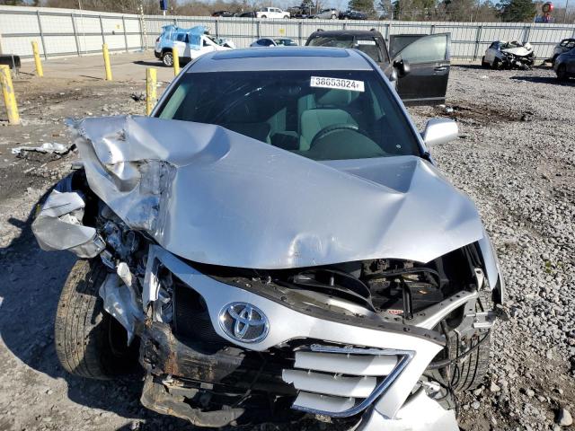 4T1BF3EK2BU221495 - 2011 TOYOTA CAMRY BASE SILVER photo 5