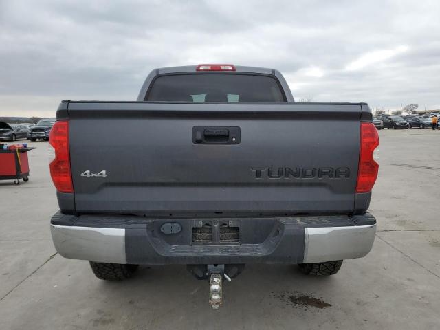 5TFDW5F16JX687877 - 2018 TOYOTA TUNDRA CREWMAX SR5 CHARCOAL photo 6