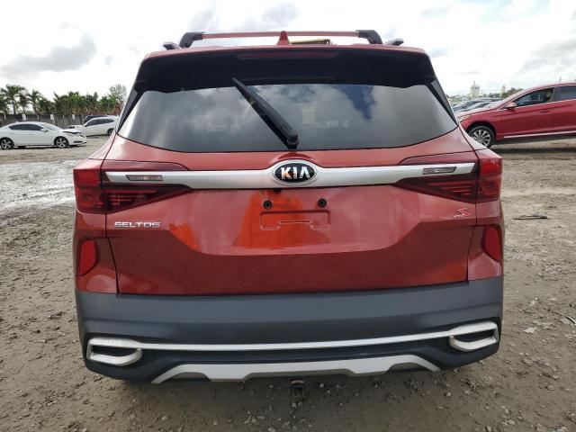 KNDEUCAA1M7139523 - 2021 KIA SELTOS S RED photo 6