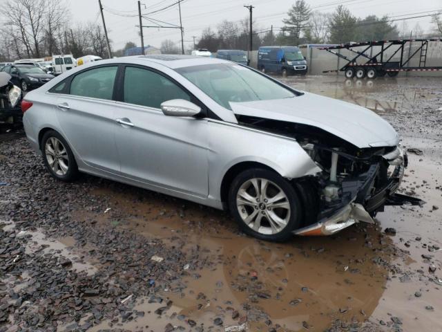 5NPEC4AC0BH016217 - 2011 HYUNDAI SONATA SE SILVER photo 4