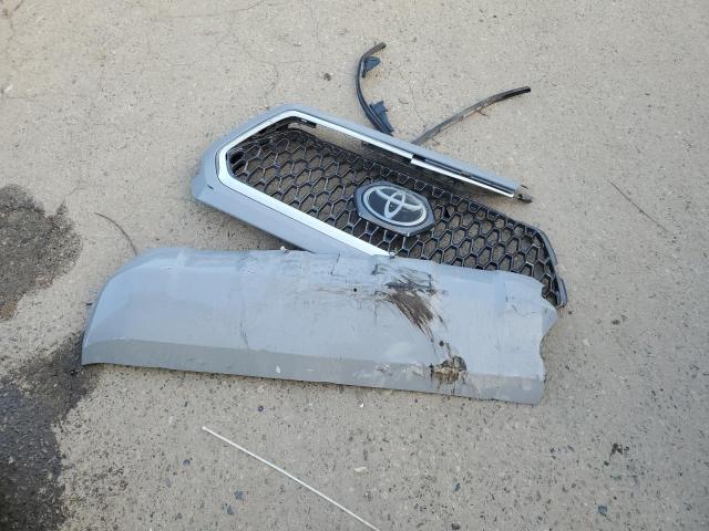 3TMDZ5BN1JM049512 - 2018 TOYOTA TACOMA DOUBLE CAB 银色 照片 12