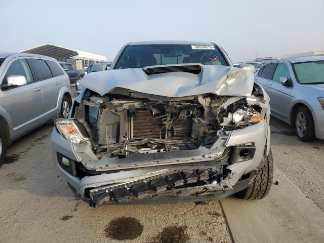 3TMDZ5BN1JM049512 - 2018 TOYOTA TACOMA DOUBLE CAB 银色 照片 5