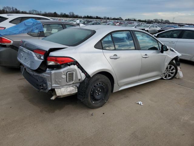 5YFEPMAE4NP284541 - 2022 TOYOTA COROLLA LE SILVER photo 3