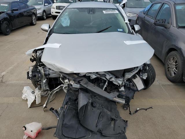 5YFEPMAE4NP284541 - 2022 TOYOTA COROLLA LE SILVER photo 5