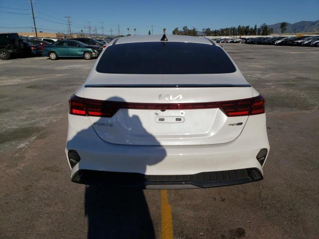 3KPF54AD6PE553029 - 2023 KIA FORTE GT LINE WHITE photo 6