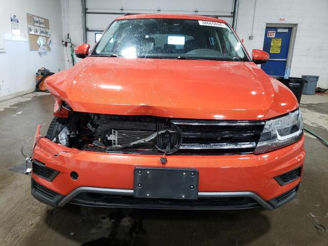 3VV2B7AX4JM218417 - 2018 VOLKSWAGEN TIGUAN SE ORANGE photo 5