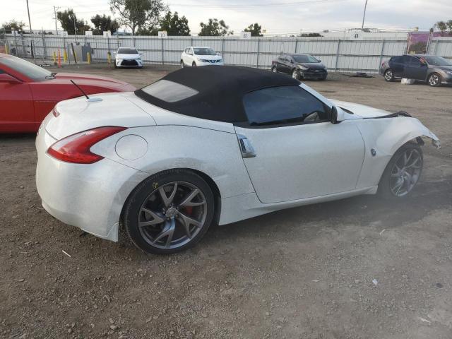 JN1AZ4FH3HM940637 - 2017 NISSAN 370Z BASE WHITE photo 3