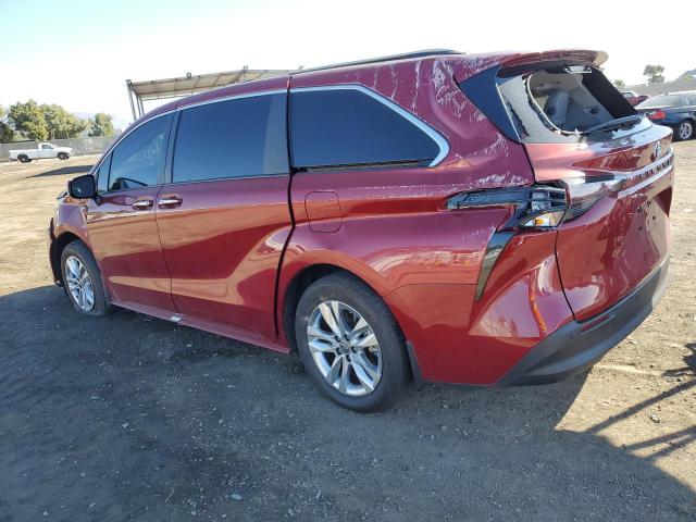 5TDJRKEC9PS156201 - 2023 TOYOTA SIENNA XLE RED photo 2