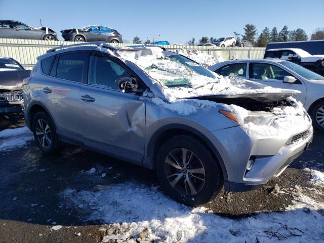 2T3RFREV8GW505367 - 2016 TOYOTA RAV4 XLE SILVER photo 4