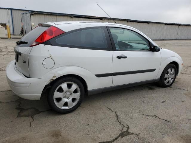 3FAFP31382R228109 - 2002 FORD FOCUS ZX3 WHITE photo 3