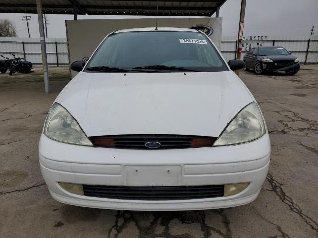 3FAFP31382R228109 - 2002 FORD FOCUS ZX3 WHITE photo 5