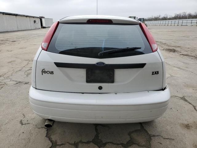 3FAFP31382R228109 - 2002 FORD FOCUS ZX3 WHITE photo 6