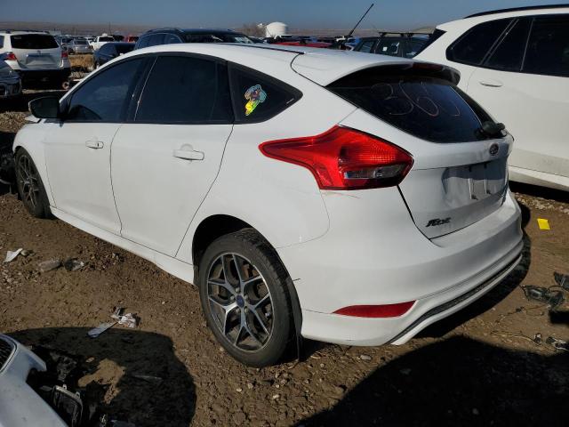 1FADP3K23FL380221 - 2015 FORD FOCUS SE WHITE photo 2