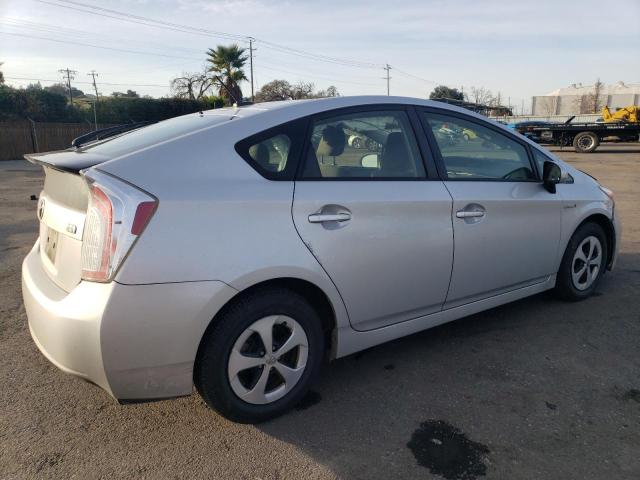 JTDKN3DU6F0433520 - 2015 TOYOTA PRIUS SILVER photo 3