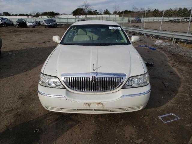 1LNHM81W13Y685460 - 2003 LINCOLN TOWN CAR EXECUTIVE WHITE photo 5