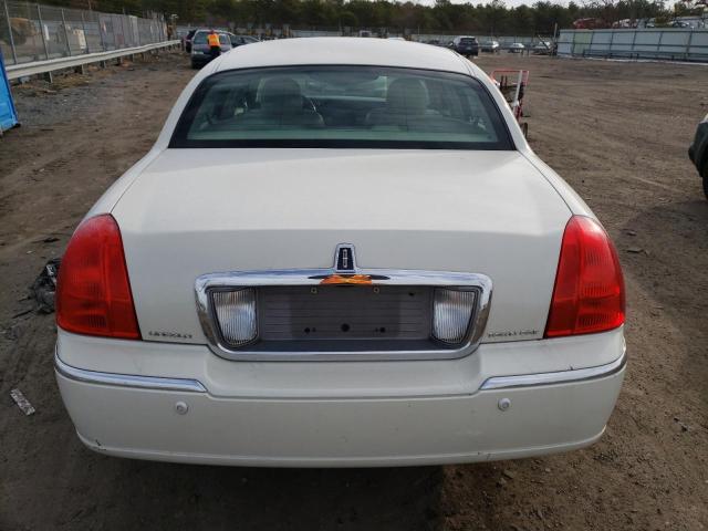 1LNHM81W13Y685460 - 2003 LINCOLN TOWN CAR EXECUTIVE WHITE photo 6