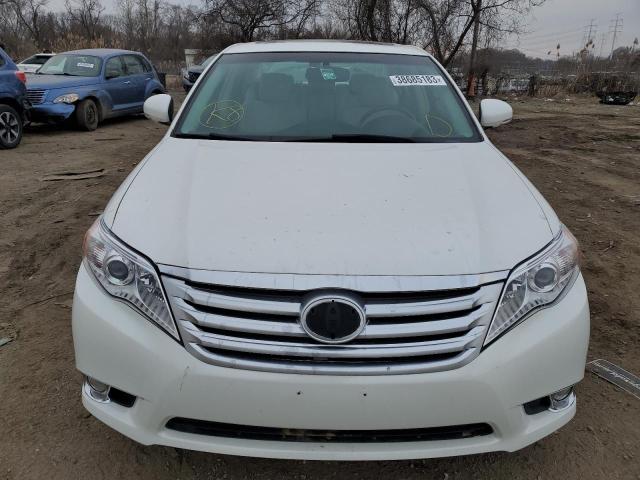 4T1BK3DB4BU378992 - 2011 TOYOTA AVALON BASE WHITE photo 5