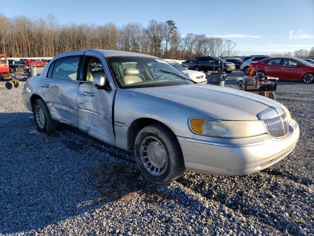 1LNHM81W12Y653266 - 2002 LINCOLN TOWN CAR EXECUTIVE Серебристый фото 4