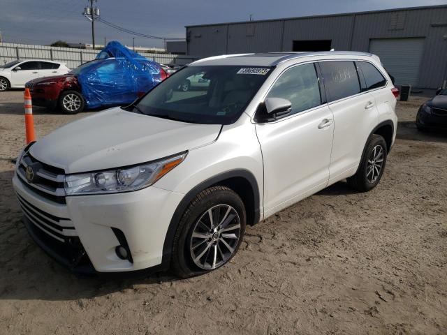 5TDKZRFH9JS538663 - 2018 TOYOTA HIGHLANDER SE WHITE photo 1