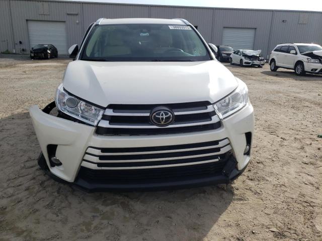 5TDKZRFH9JS538663 - 2018 TOYOTA HIGHLANDER SE WHITE photo 5