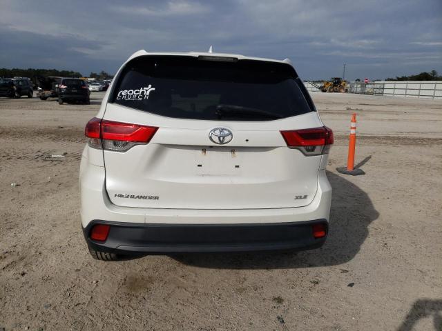 5TDKZRFH9JS538663 - 2018 TOYOTA HIGHLANDER SE WHITE photo 6