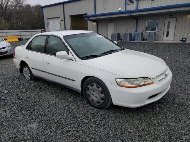 JHMCG5641XC046315 - 1999 HONDA ACCORD LX WHITE photo 4