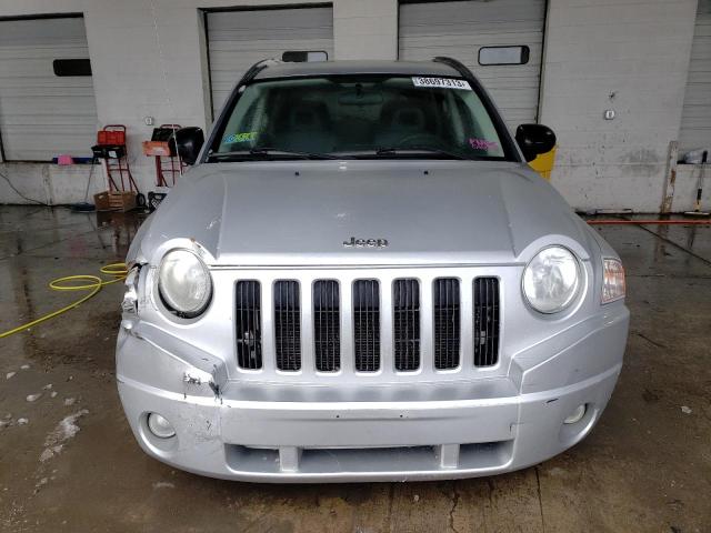 1J8FF47W27D156062 - 2007 JEEP COMPASS SILVER photo 5