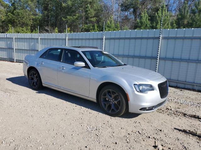 2C3CCABG6PH609138 - 2023 CHRYSLER 300 S SILVER photo 4