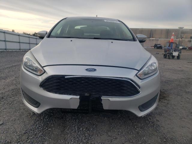 1FADP3F22HL242330 - 2017 FORD FOCUS SE SILVER photo 5