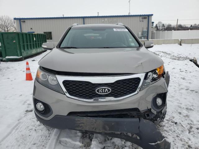 5XYKT4A62DG354497 - 2013 KIA SORENTO LX GRAY photo 5