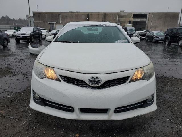 4T1BF1FK9CU572490 - 2012 TOYOTA CAMRY BASE WHITE photo 5