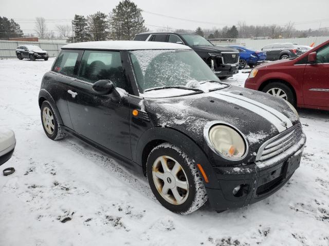 WMWMF3C51ATU78739 - 2010 MINI COOPER BLACK photo 4