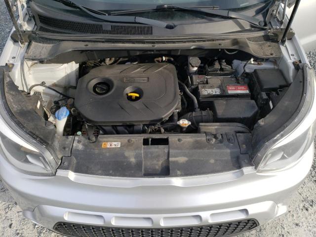 KNDJP3A51F7760983 - 2015 KIA SOUL + SILVER photo 11