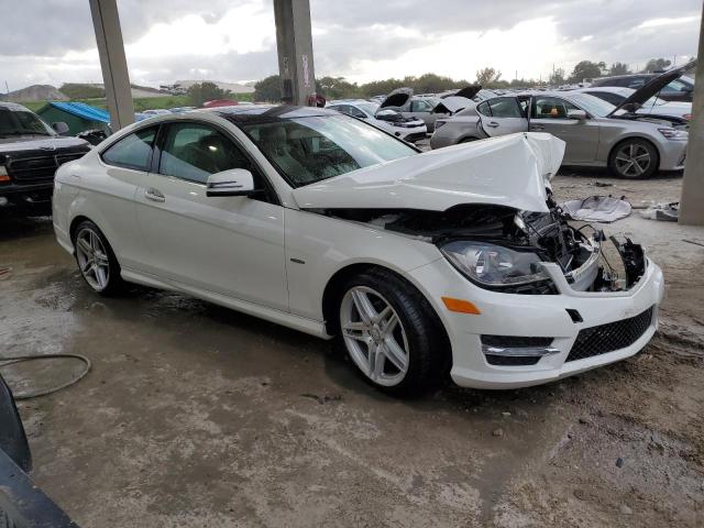 WDDGJ4HB2CF875564 - 2012 MERCEDES-BENZ C 250 WHITE photo 4