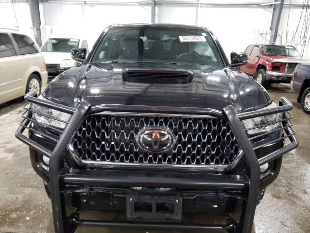 5TFCZ5ANXJX134730 - 2018 TOYOTA TACOMA DOUBLE CAB 黑色 照片 5