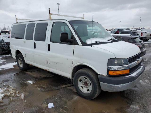 1GAWGRFG5D1113613 - 2013 CHEVROLET EXPRESS G2 LT WHITE photo 4