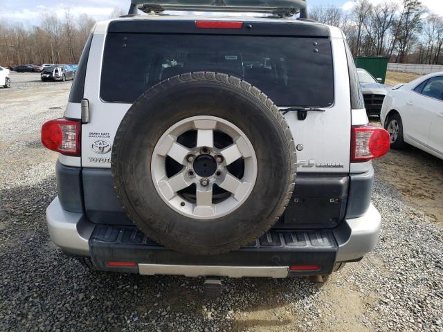 JTEZU11F670012888 - 2007 TOYOTA FJ CRUISER SILVER photo 6