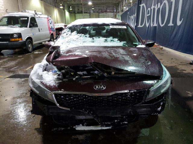 3KPFK4A77HE072467 - 2017 KIA FORTE LX BURGUNDY photo 5