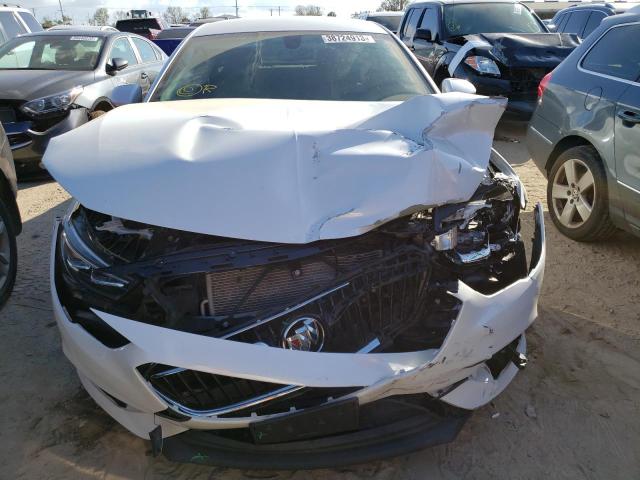 W04GL6SXXL1009297 - 2020 BUICK REGAL PREFERRED WHITE photo 5