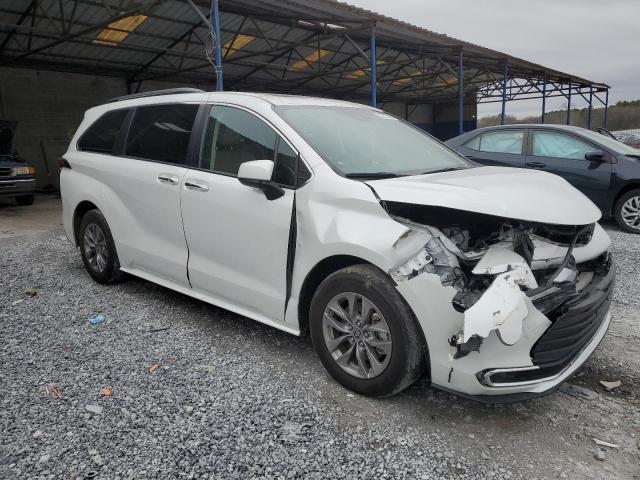 5TDYRKEC6NS078293 - 2022 TOYOTA SIENNA XLE WHITE photo 4